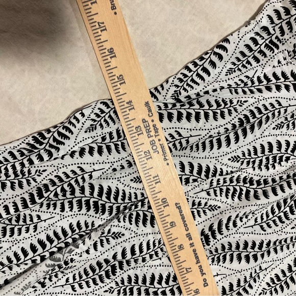 Ethyl Clothing Float On Pant - Stockton | Pilazzo Pant | Petal Hem | Wide Waist - Picture 6 of 15